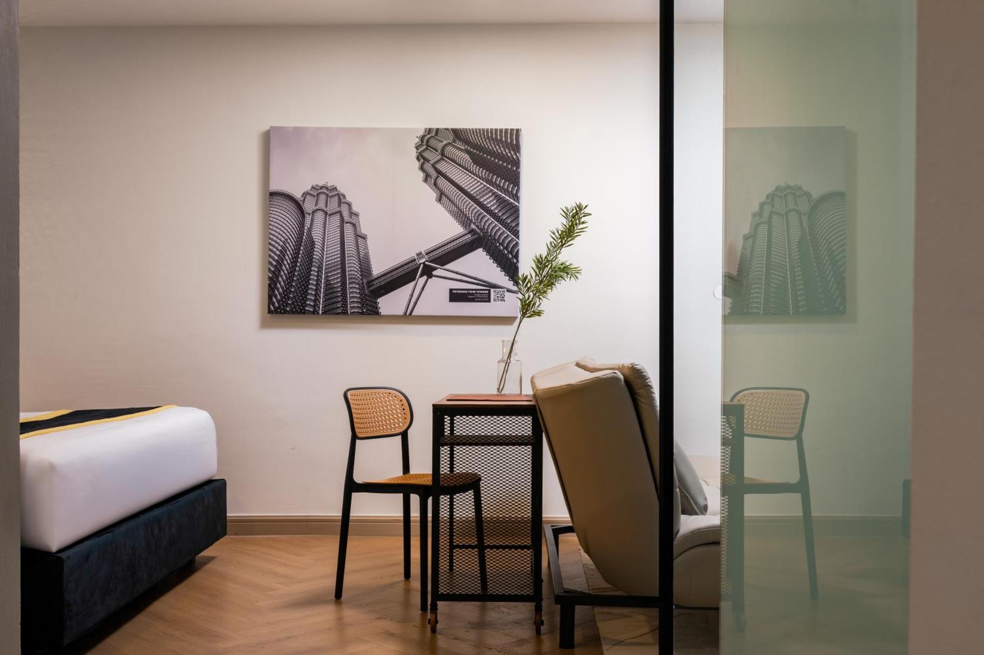Bryqs Hotel Куала-Лумпур Экстерьер фото